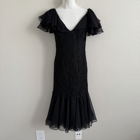 Casadei Dresses & Skirts - Vintage Casadei Dress 1980s Lace Bodycon Midi Flutter Sleeve Lined READ Cocktail